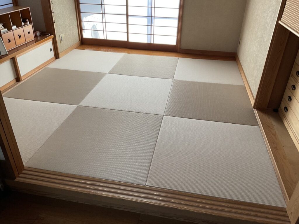 縁なしの半畳を目の向きを交互にして敷いた市松敷きの和室