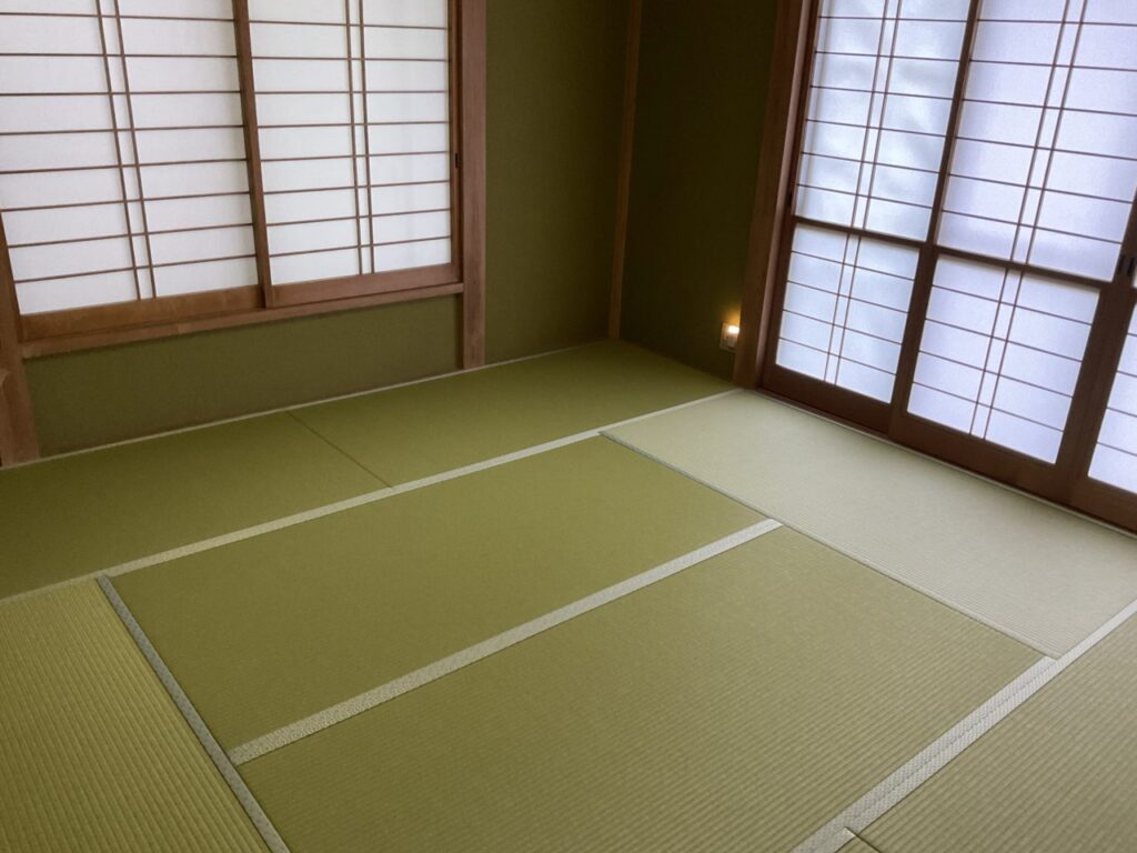 畳の向きによって色が違って見える和室