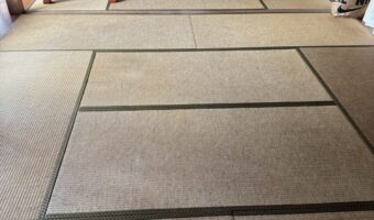 施工前の和室。6畳と8畳の二間続きを14畳の広間として使っている