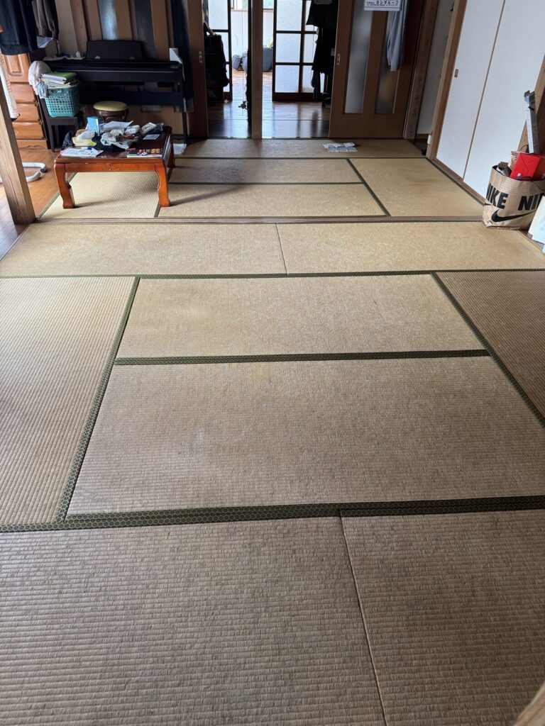 施工前の和室。6畳と8畳の二間続きを14畳の広間として使っている