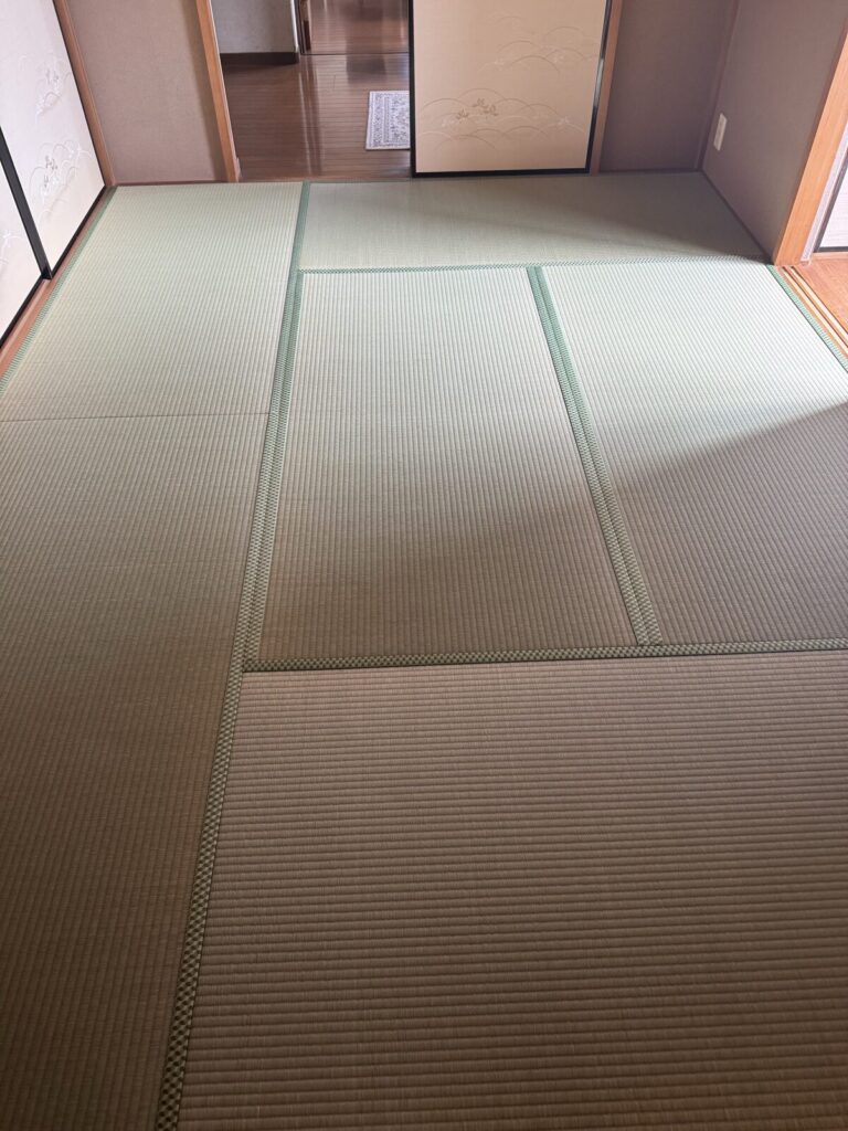 新しい畳を敷いた6畳の和室