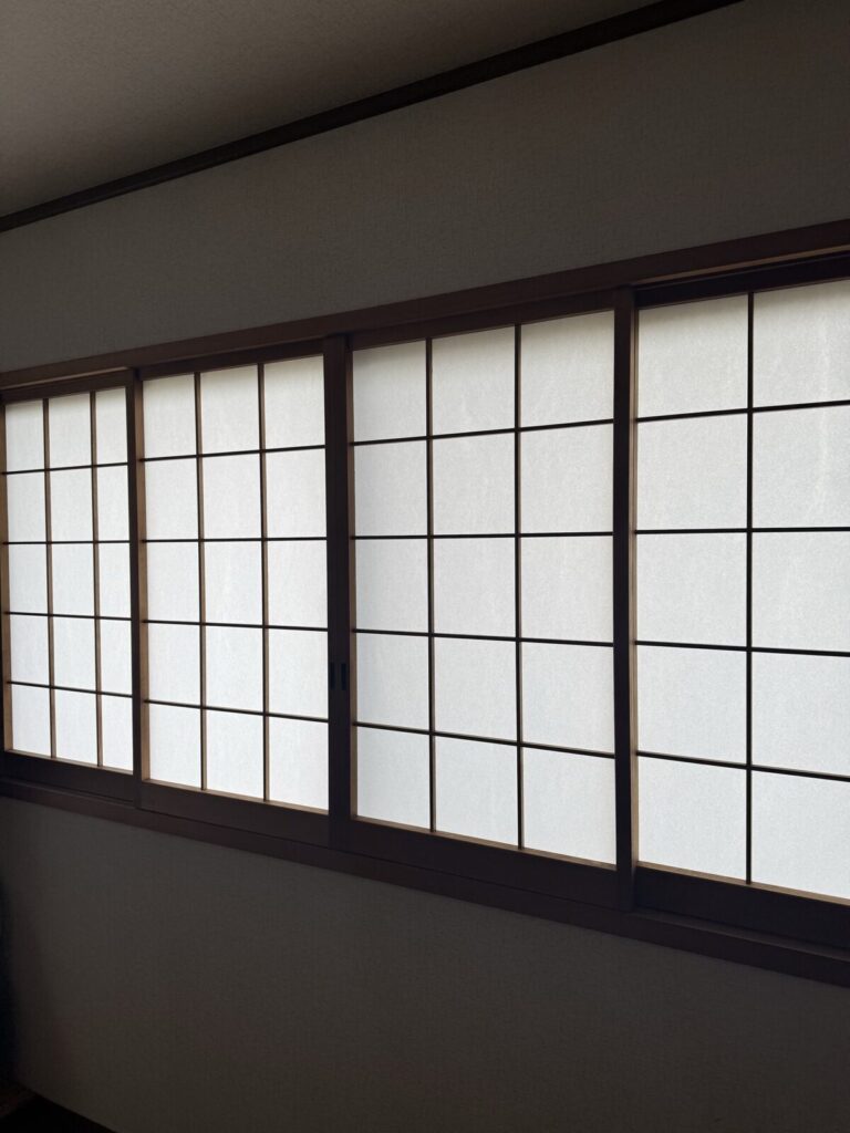 貼り替えた障子