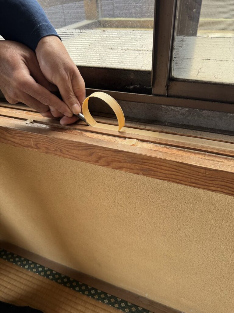 はがした古い敷居スベリ