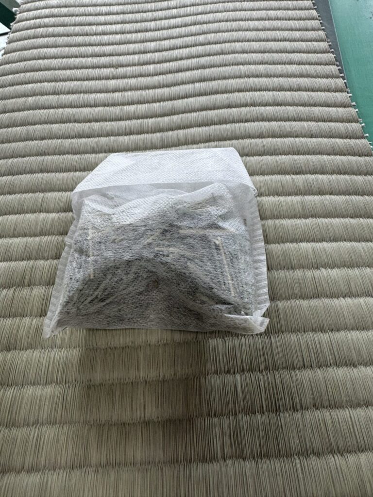 い草を詰め終わった「たたみの香り」